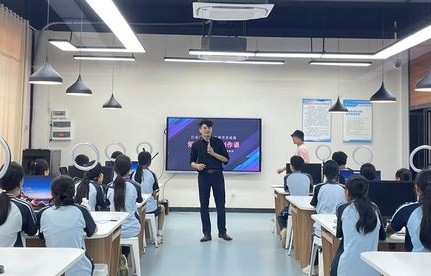 电子商务专业第一学校